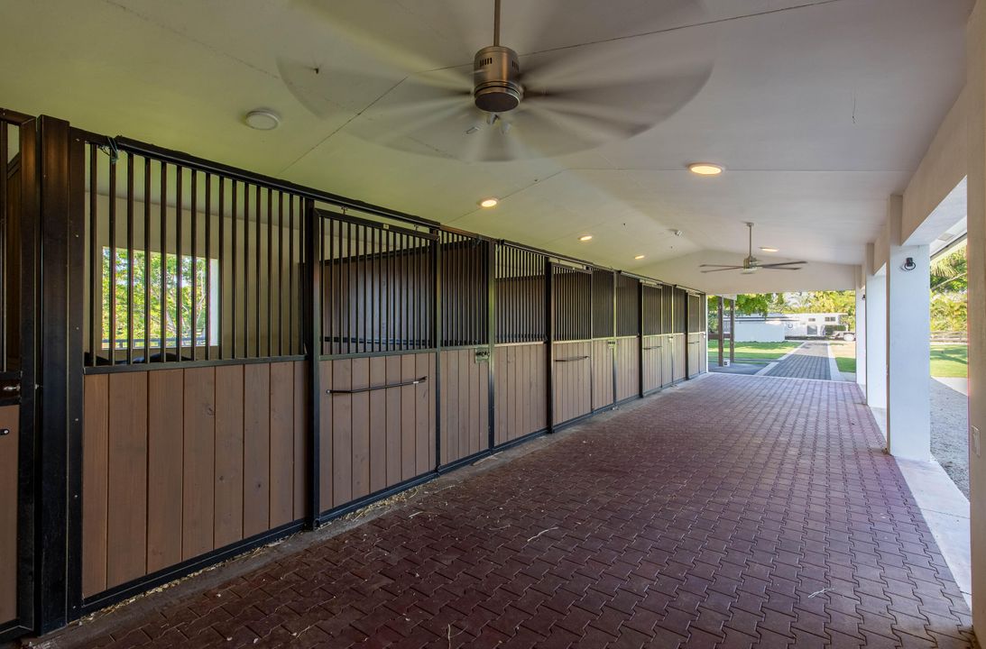 Activo con contrato: $232,500 (4 camas, 3 baños, 3254 Pies cuadrados)