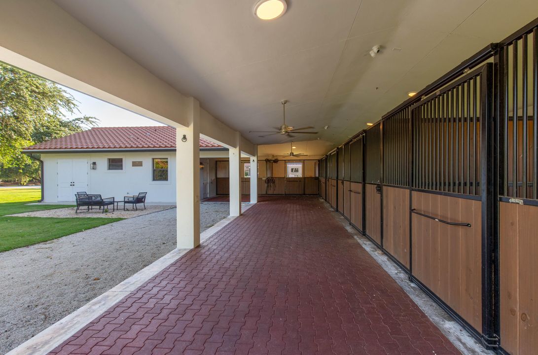 Activo con contrato: $232,500 (4 camas, 3 baños, 3254 Pies cuadrados)