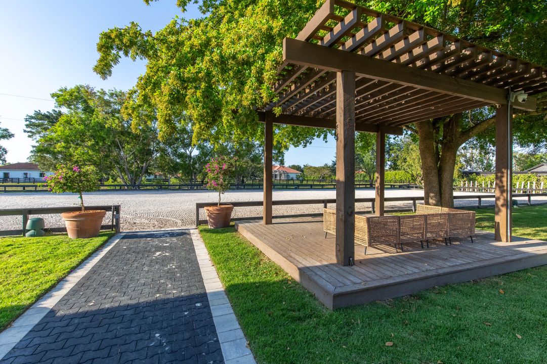 Activo con contrato: $232,500 (4 camas, 3 baños, 3254 Pies cuadrados)