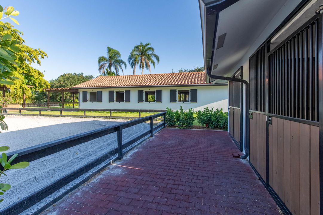 Activo con contrato: $232,500 (4 camas, 3 baños, 3254 Pies cuadrados)