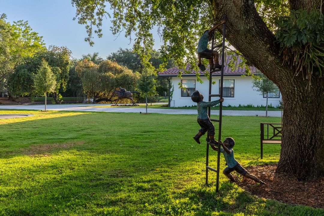 Activo con contrato: $232,500 (4 camas, 3 baños, 3254 Pies cuadrados)