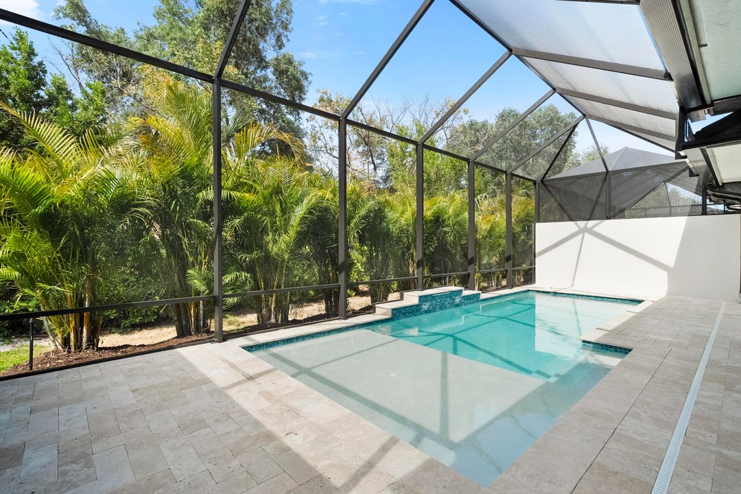 合同活跃: $764,000 (3 贝兹, 3 浴室, 2244 平方英尺)