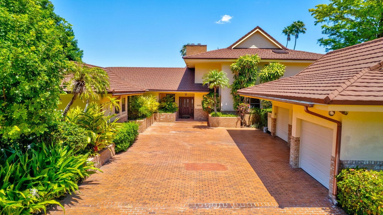 Vendido Recientemente: $1,695,000 (4 camas, 4 baños, 5656 Pies cuadrados)