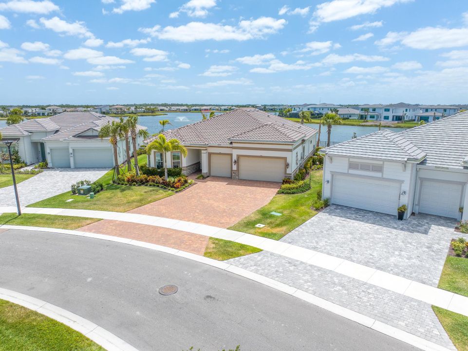 Recently Sold: $1,345,000 (3 beds, 3 baths, 2808 Square Feet)