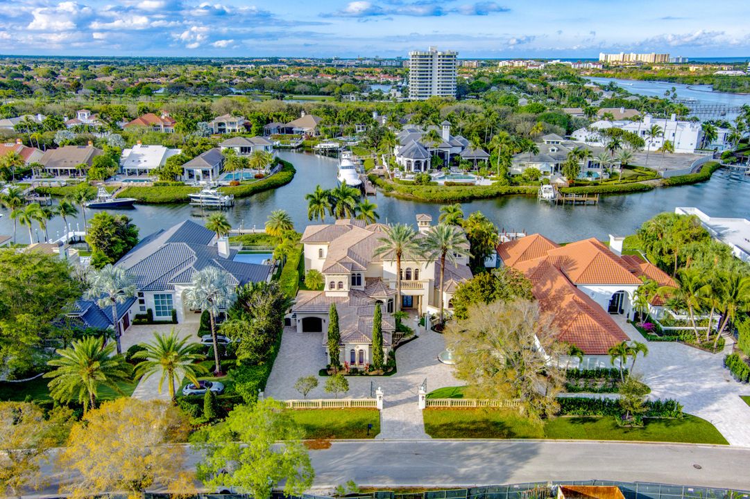 Recently Sold: $12,250,000 (6 beds, 7 baths, 7446 Square Feet)