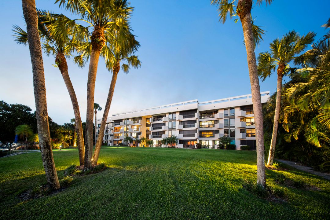 For Sale: $674,888 (2 beds, 2 baths, 1570 Square Feet)