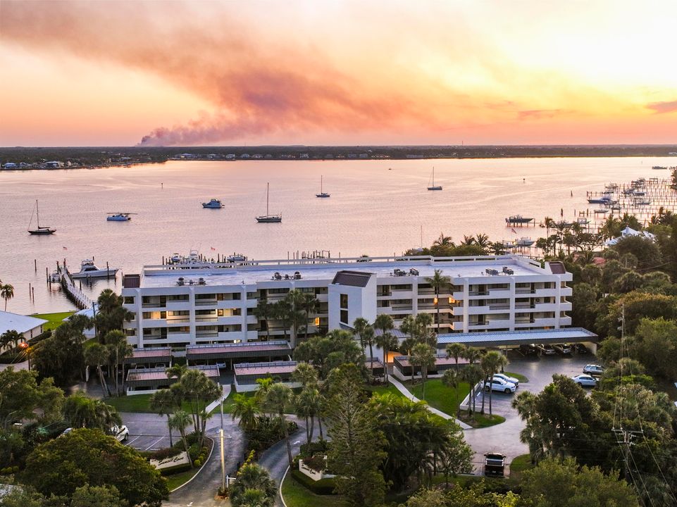 For Sale: $674,888 (2 beds, 2 baths, 1570 Square Feet)