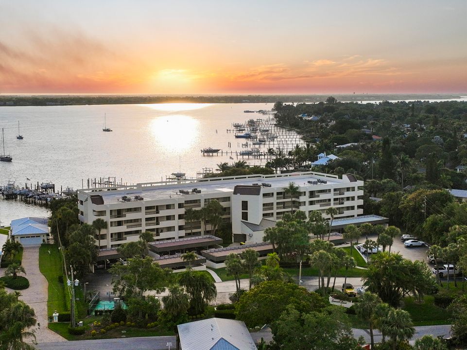 For Sale: $674,888 (2 beds, 2 baths, 1570 Square Feet)