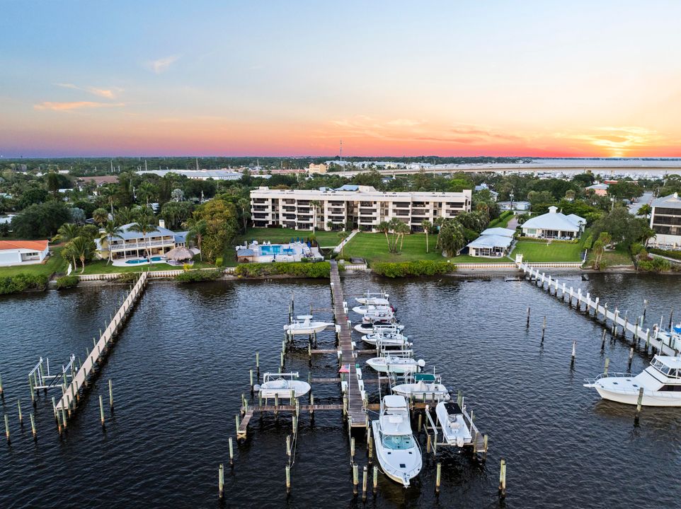 For Sale: $674,888 (2 beds, 2 baths, 1570 Square Feet)