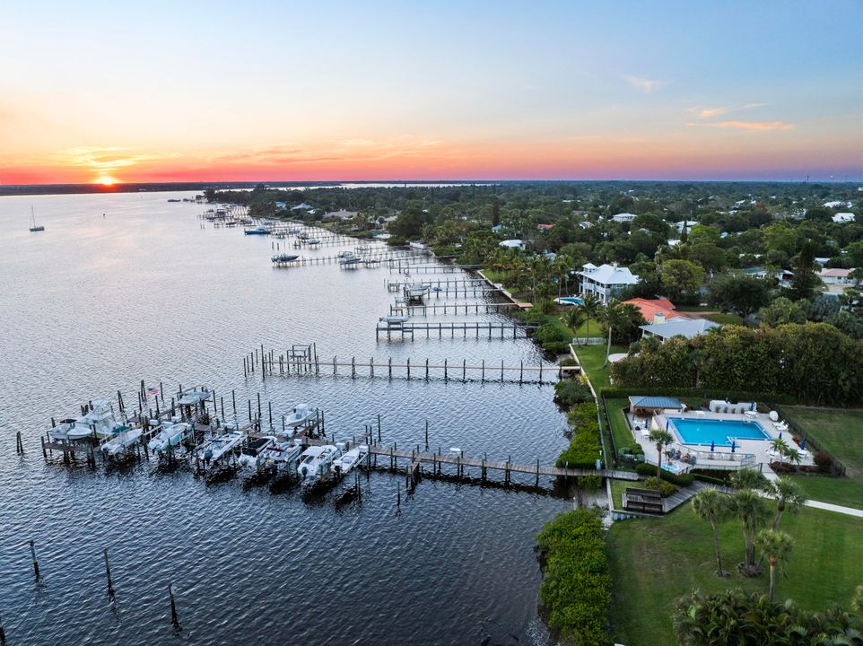 For Sale: $674,888 (2 beds, 2 baths, 1570 Square Feet)