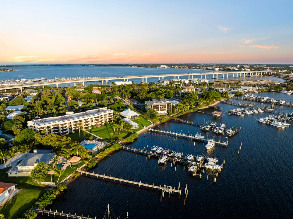 For Sale: $674,888 (2 beds, 2 baths, 1570 Square Feet)