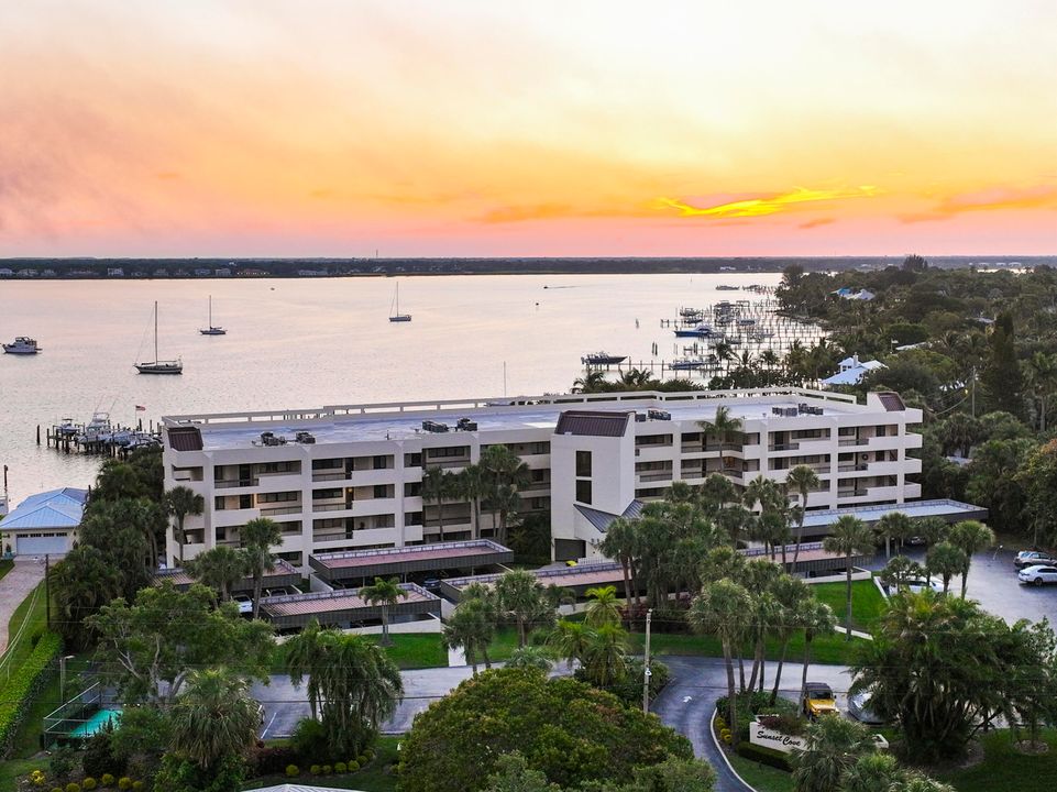 For Sale: $674,888 (2 beds, 2 baths, 1570 Square Feet)