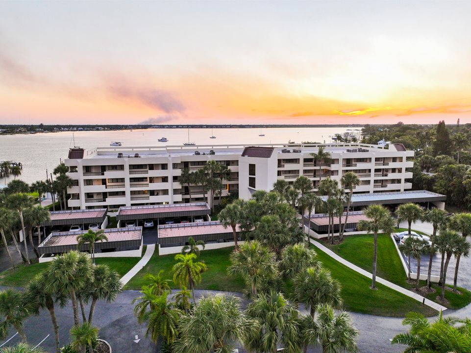 For Sale: $674,888 (2 beds, 2 baths, 1570 Square Feet)