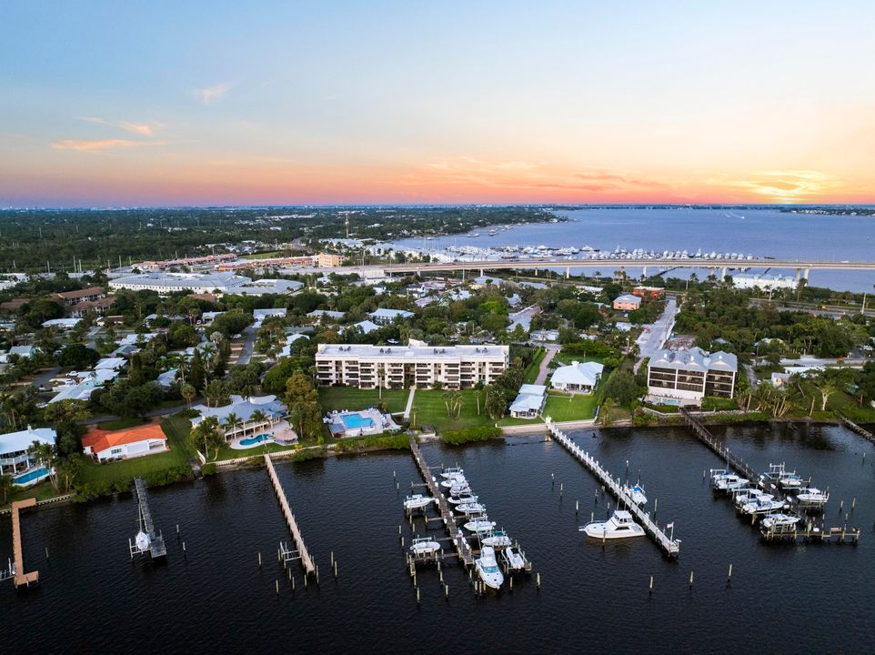 For Sale: $674,888 (2 beds, 2 baths, 1570 Square Feet)