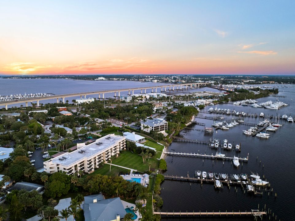 For Sale: $674,888 (2 beds, 2 baths, 1570 Square Feet)