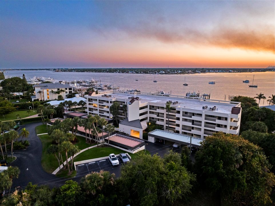 For Sale: $674,888 (2 beds, 2 baths, 1570 Square Feet)