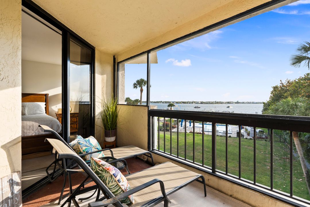 For Sale: $674,888 (2 beds, 2 baths, 1570 Square Feet)