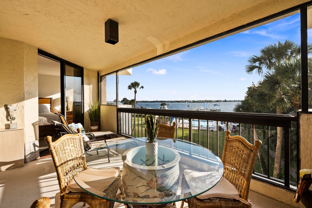 For Sale: $674,888 (2 beds, 2 baths, 1570 Square Feet)