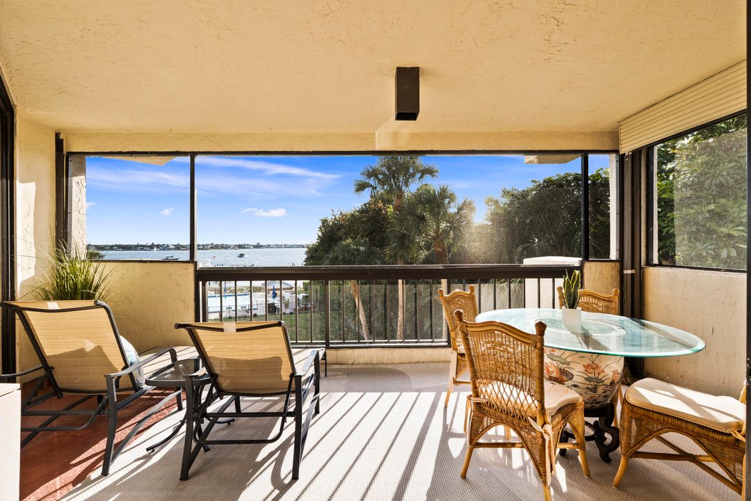 For Sale: $674,888 (2 beds, 2 baths, 1570 Square Feet)