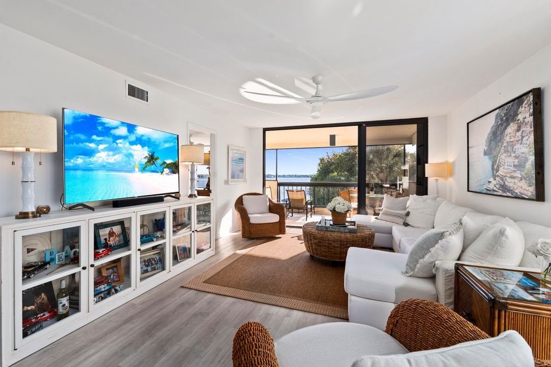 For Sale: $674,888 (2 beds, 2 baths, 1570 Square Feet)