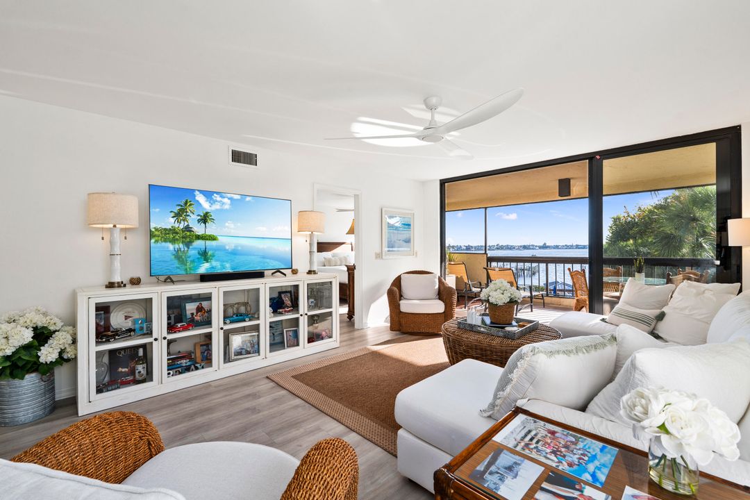 For Sale: $674,888 (2 beds, 2 baths, 1570 Square Feet)