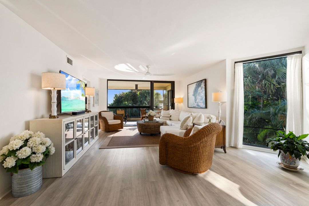 For Sale: $674,888 (2 beds, 2 baths, 1570 Square Feet)