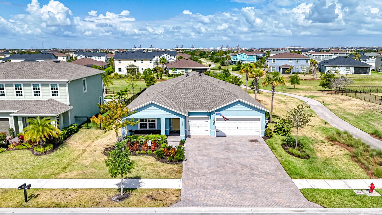 Active With Contract: $679,900 (4 beds, 3 baths, 2555 Square Feet)