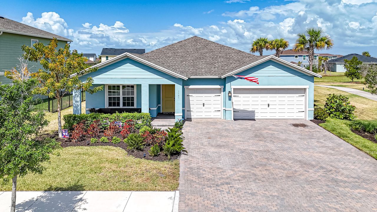 Active With Contract: $679,900 (4 beds, 3 baths, 2555 Square Feet)