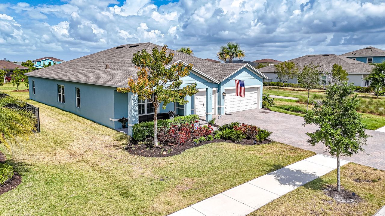 Active With Contract: $679,900 (4 beds, 3 baths, 2555 Square Feet)