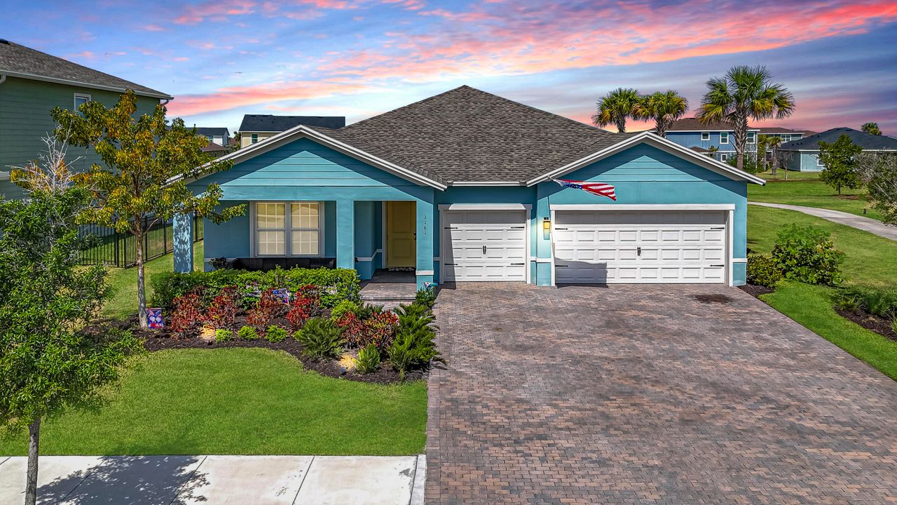 Active With Contract: $679,900 (4 beds, 3 baths, 2555 Square Feet)