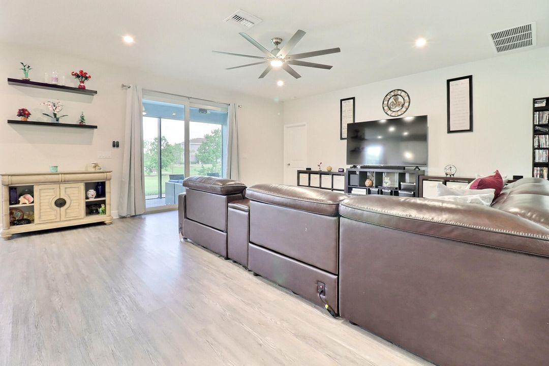 Active With Contract: $679,900 (4 beds, 3 baths, 2555 Square Feet)