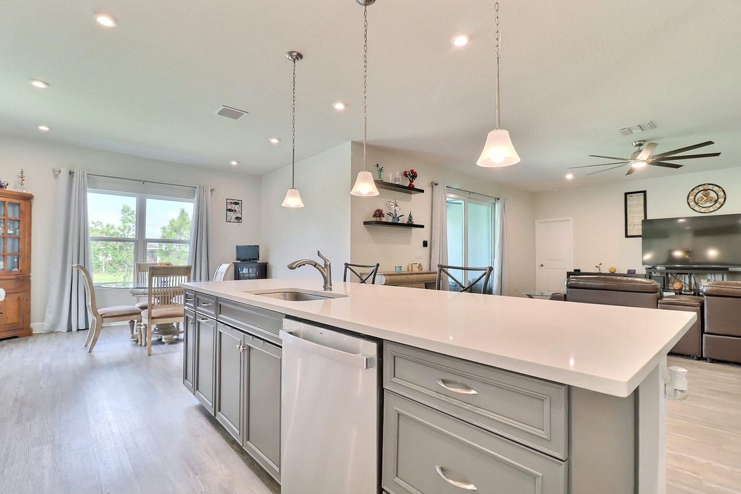 Active With Contract: $679,900 (4 beds, 3 baths, 2555 Square Feet)