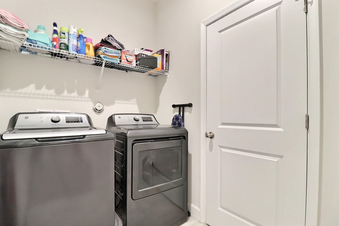 Active With Contract: $679,900 (4 beds, 3 baths, 2555 Square Feet)