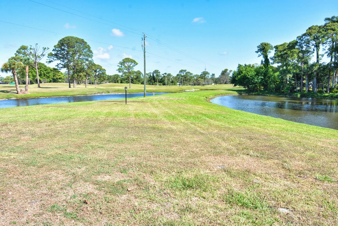 For Sale: $219,900 (2 beds, 2 baths, 1014 Square Feet)