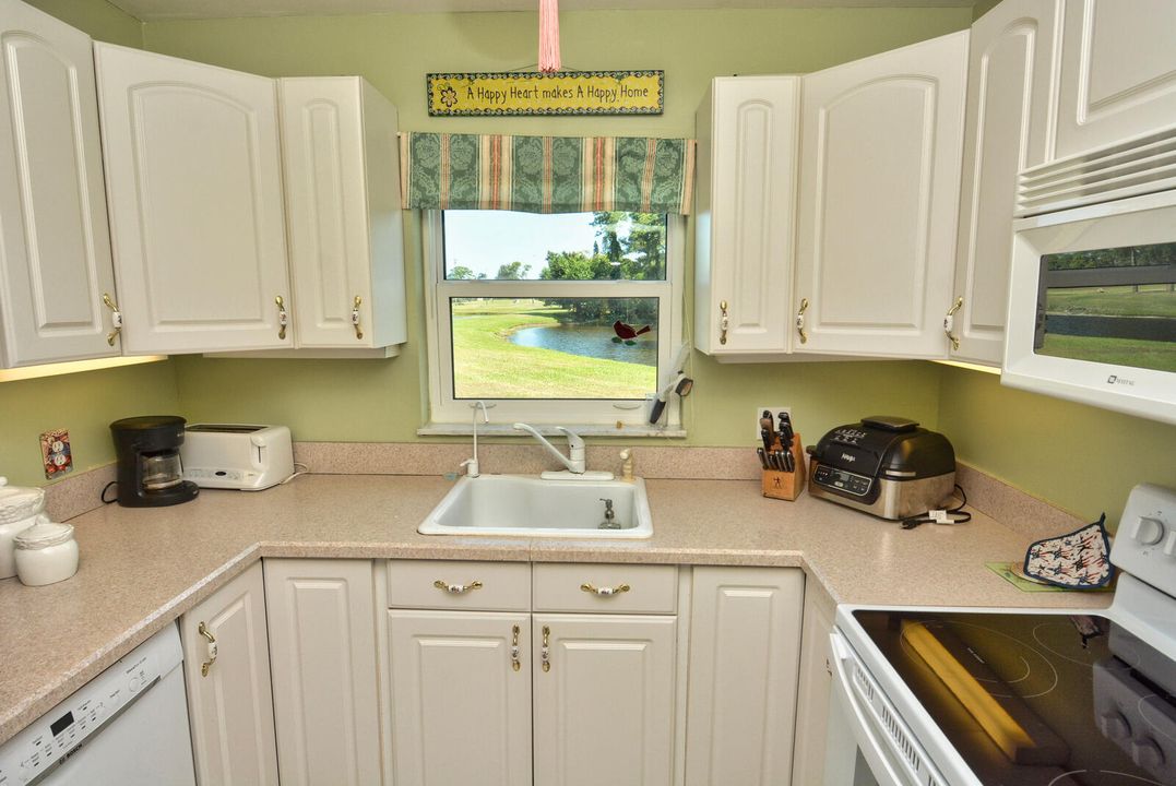 For Sale: $219,900 (2 beds, 2 baths, 1014 Square Feet)