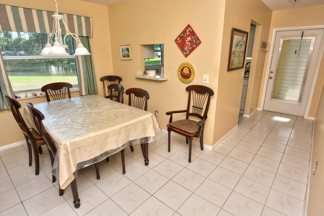 For Sale: $219,900 (2 beds, 2 baths, 1014 Square Feet)