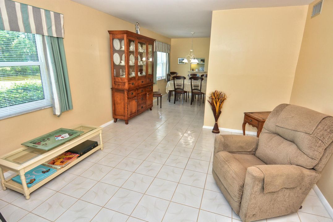 For Sale: $219,900 (2 beds, 2 baths, 1014 Square Feet)