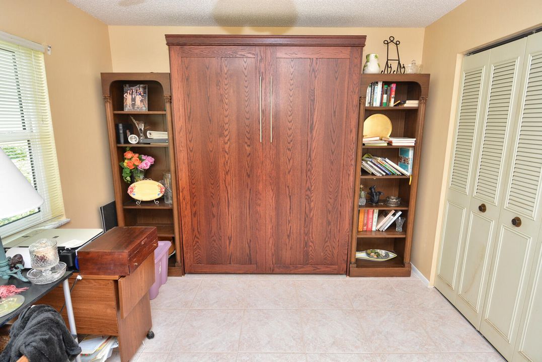 For Sale: $219,900 (2 beds, 2 baths, 1014 Square Feet)