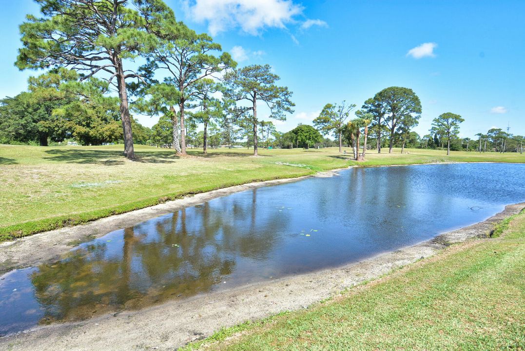 For Sale: $219,900 (2 beds, 2 baths, 1014 Square Feet)