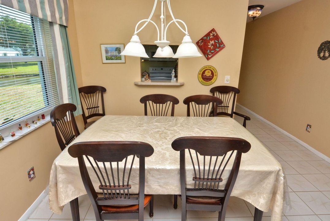 For Sale: $219,900 (2 beds, 2 baths, 1014 Square Feet)