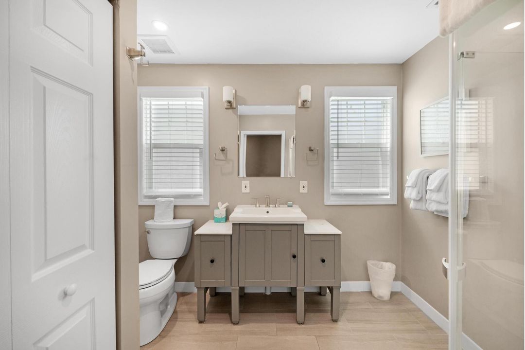 For Sale: $699,900 (2 beds, 1 baths, 900 Square Feet)