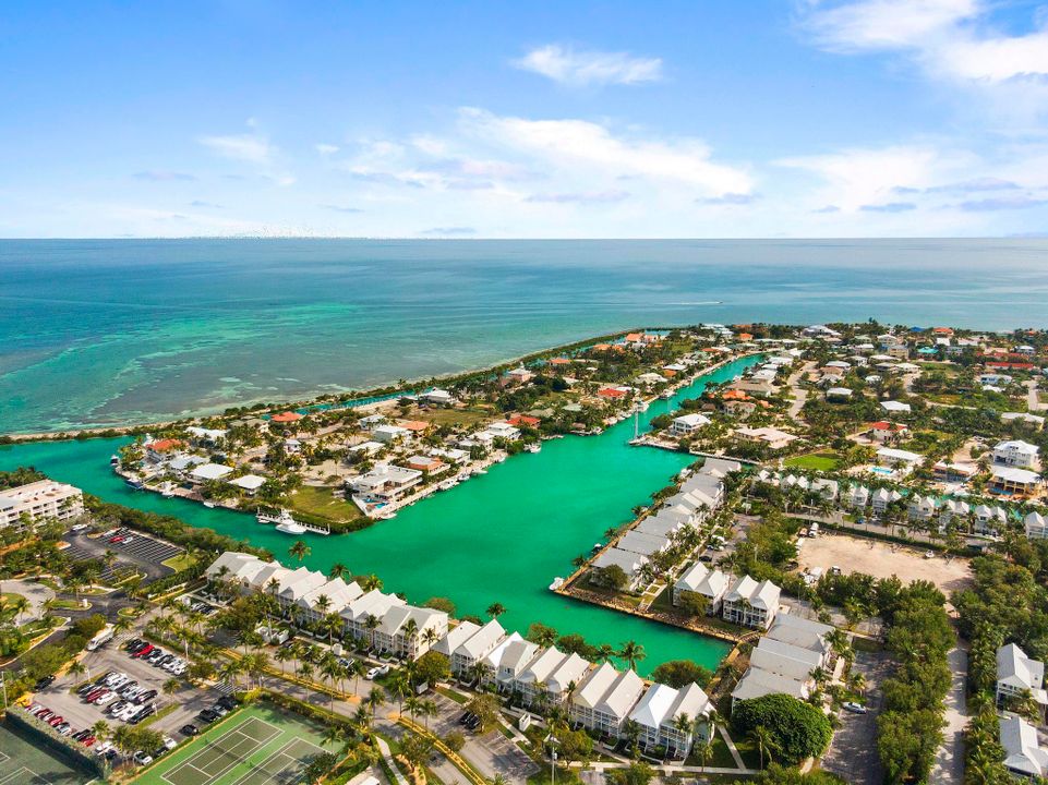 For Sale: $699,900 (2 beds, 1 baths, 900 Square Feet)