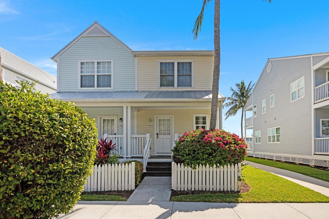 For Sale: $699,900 (2 beds, 1 baths, 900 Square Feet)