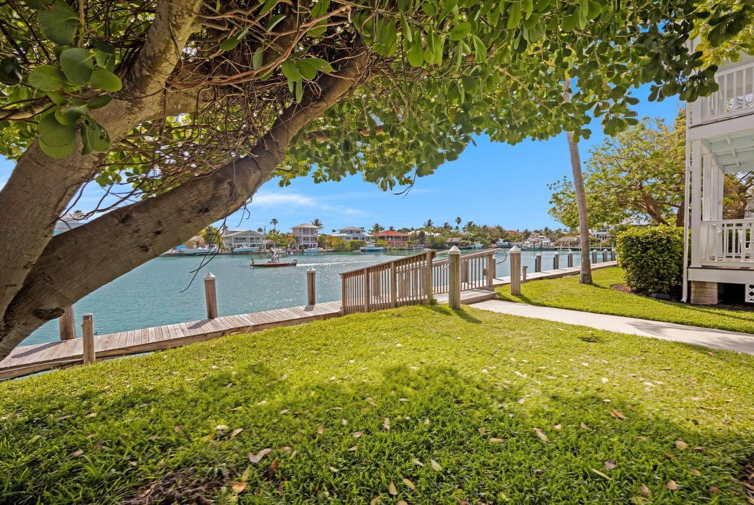 For Sale: $699,900 (2 beds, 1 baths, 900 Square Feet)