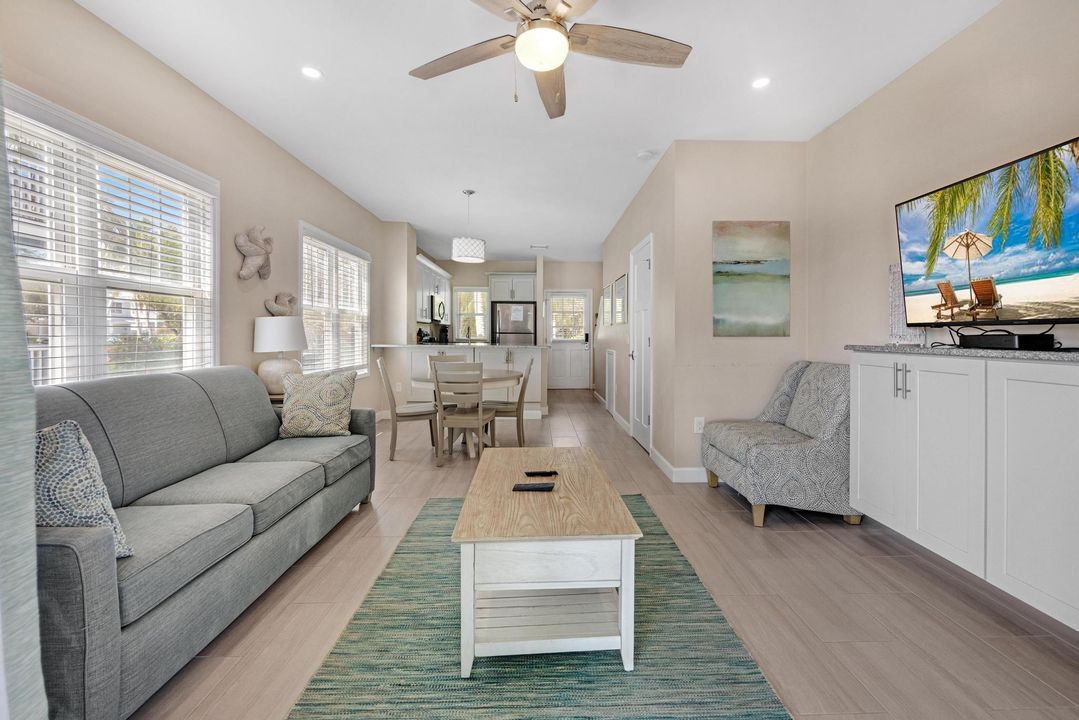 For Sale: $699,900 (2 beds, 1 baths, 900 Square Feet)