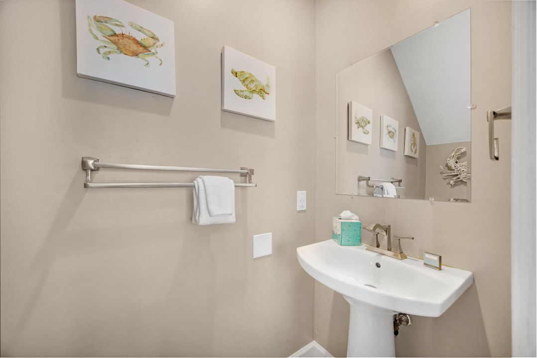 For Sale: $699,900 (2 beds, 1 baths, 900 Square Feet)