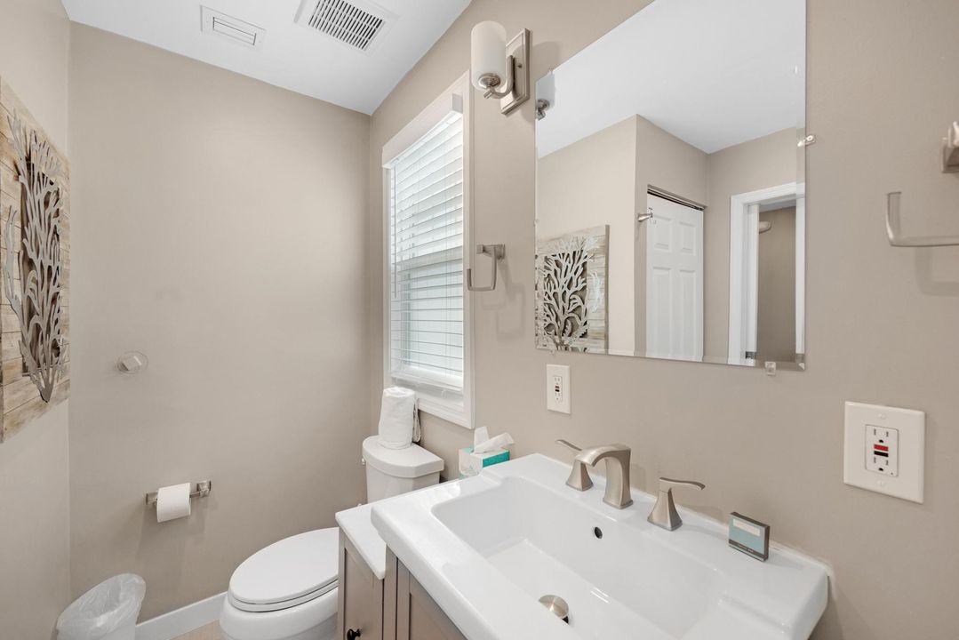 For Sale: $699,900 (2 beds, 1 baths, 900 Square Feet)