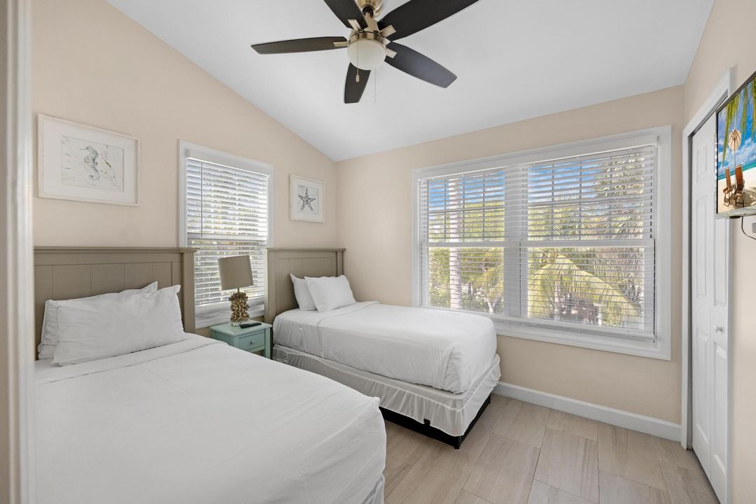For Sale: $699,900 (2 beds, 1 baths, 900 Square Feet)