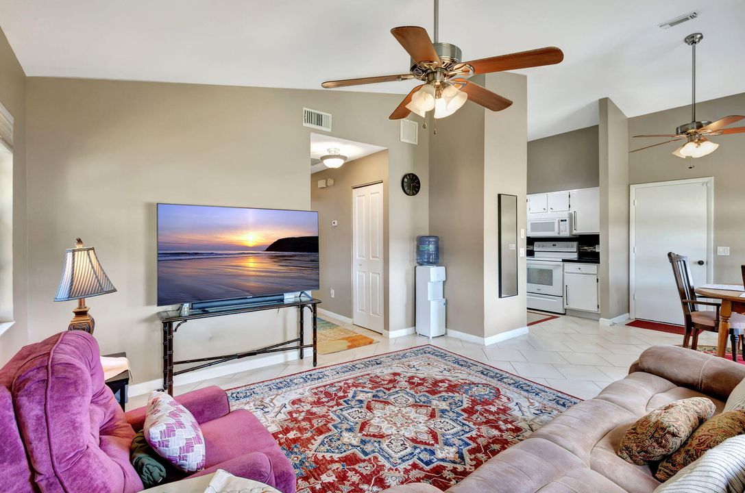 Active With Contract: $299,000 (2 beds, 2 baths, 888 Square Feet)