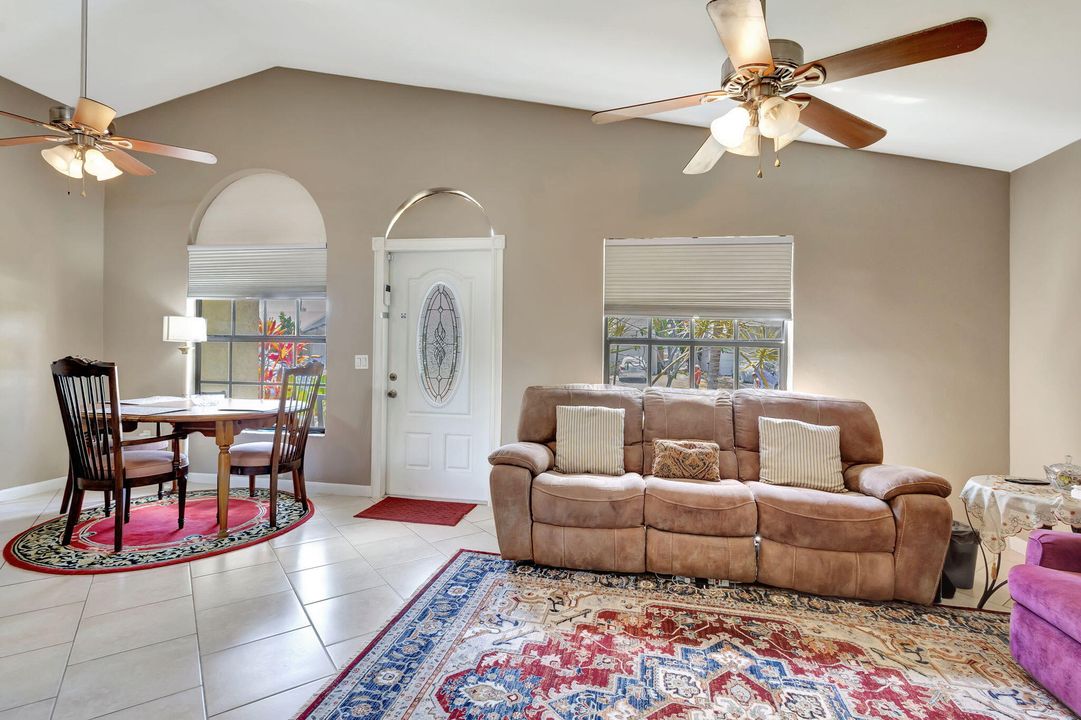 Active With Contract: $299,000 (2 beds, 2 baths, 888 Square Feet)